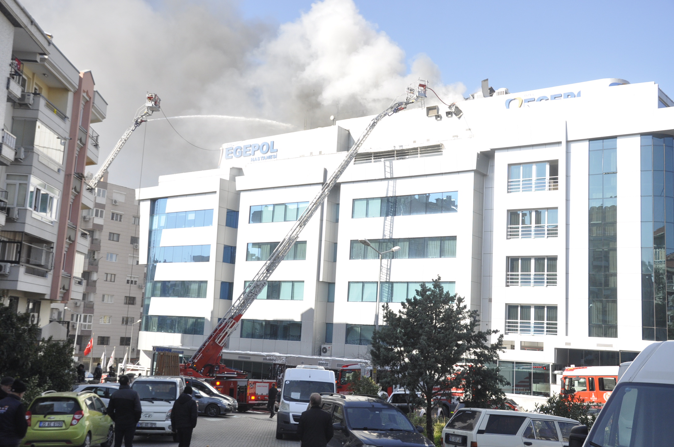 İzmir'de özel hastanede yangın