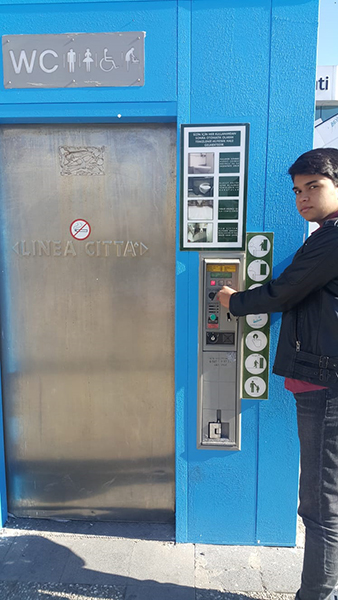 Karşıyaka'da tuvalet sorunu!