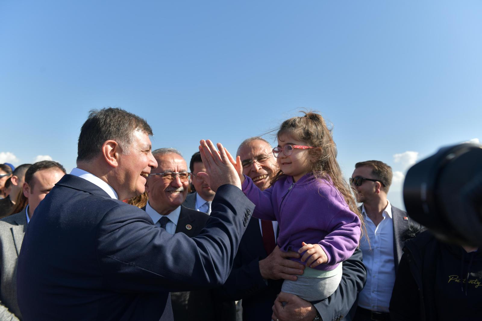 İzmir'in Çernobil'i, Özhaseki'den imza bekliyor