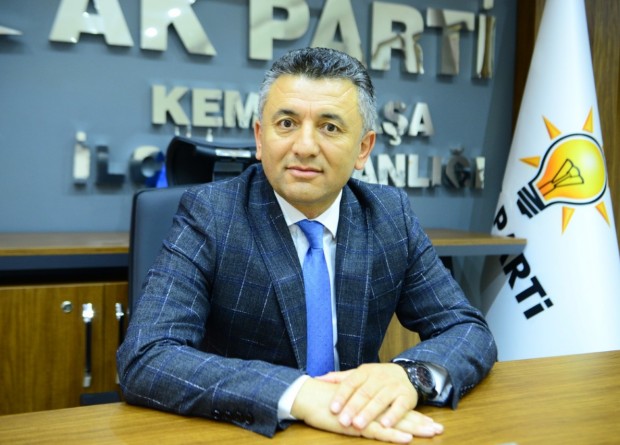 İzmir'de Ak Partili ilçe başkanı istifa etti.