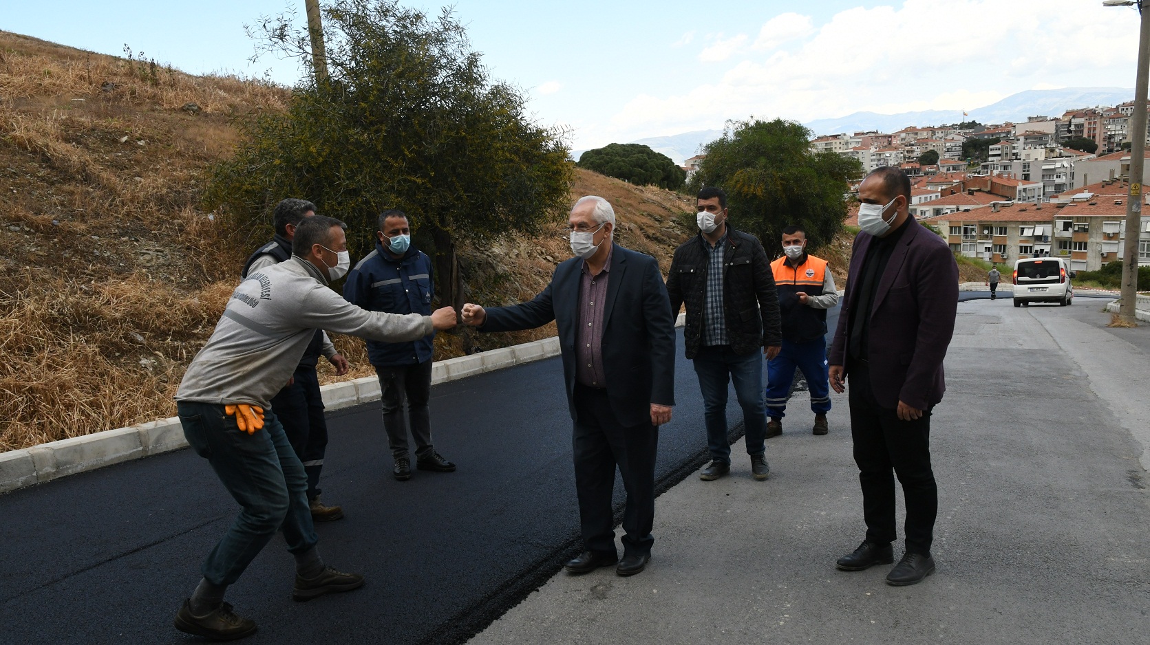 Karabağlar'da Asfalt Son Teknoloji Araçlarla Seriliyor
