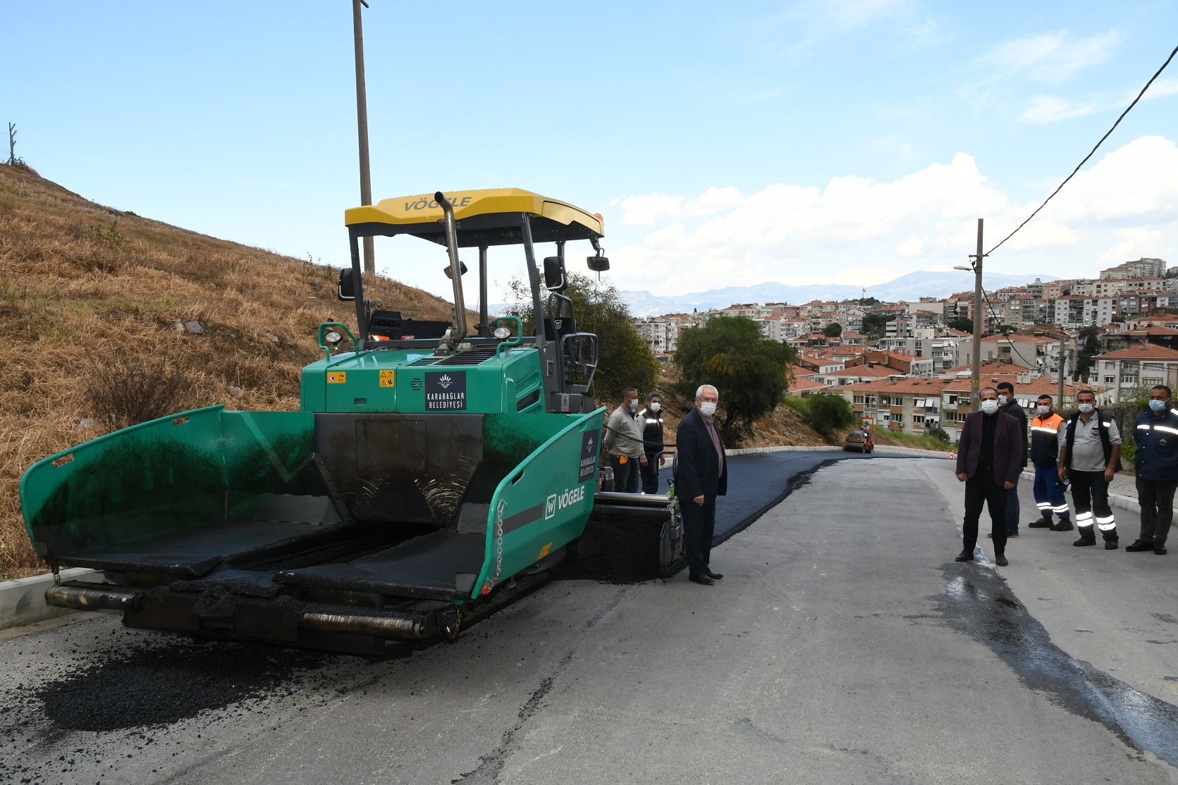 Karabağlar'da Asfalt Son Teknoloji Araçlarla Seriliyor