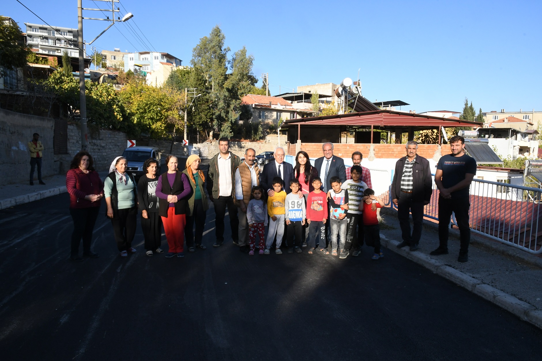 Asfalt ekipleri durmaksızın çalışıyor: Başkan Selvitopu çalışmaları yerinde inceledi