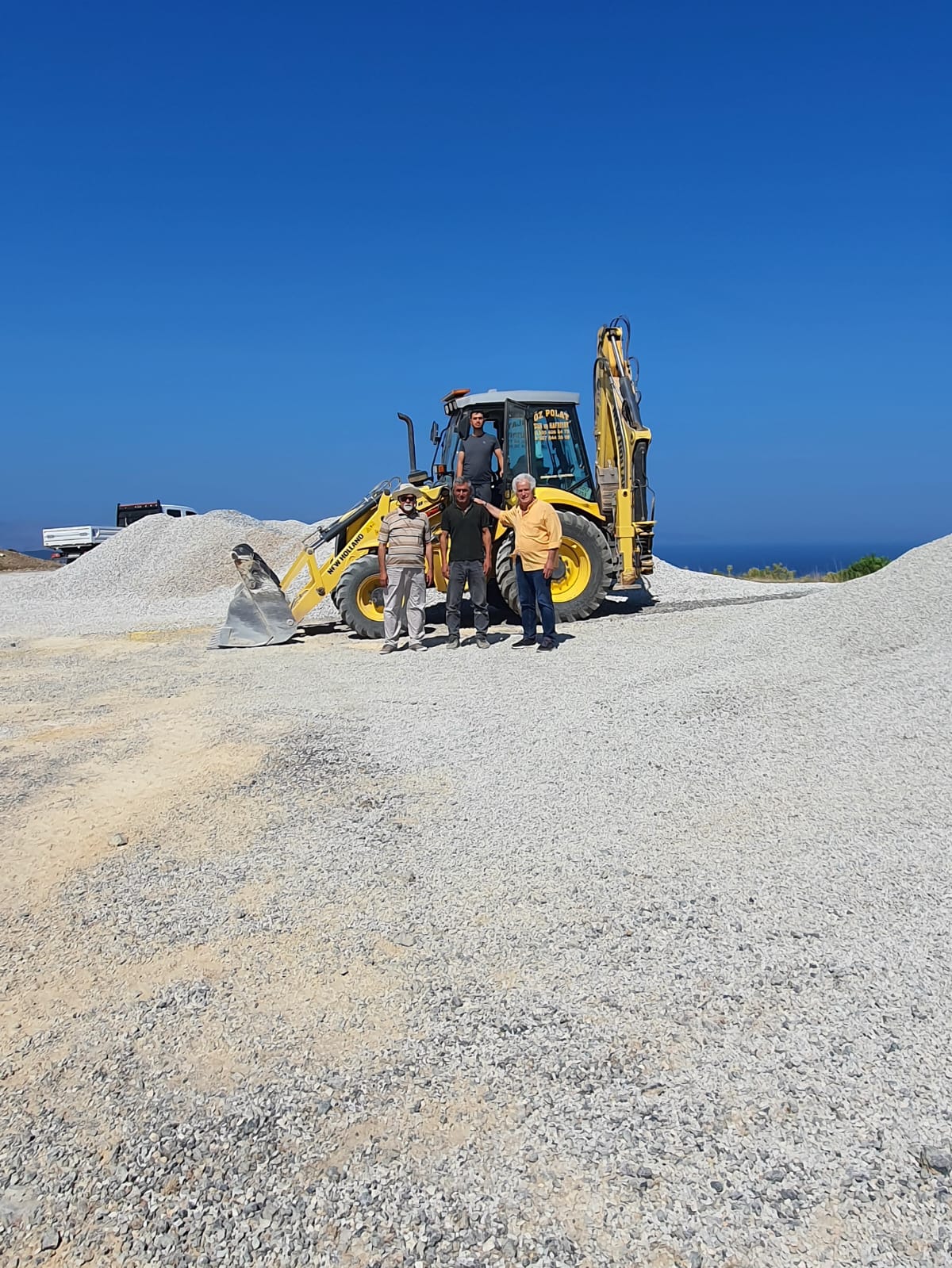 KARAREİS MEVKİİ'NDE YAPILAN YOL ÇALIŞMASI HIZ KAZANDI