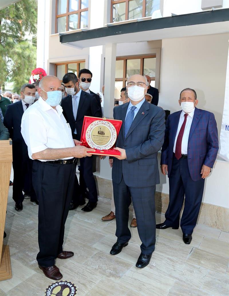 İzmir'de hayırseverlerce yaptırılan cami açıldı