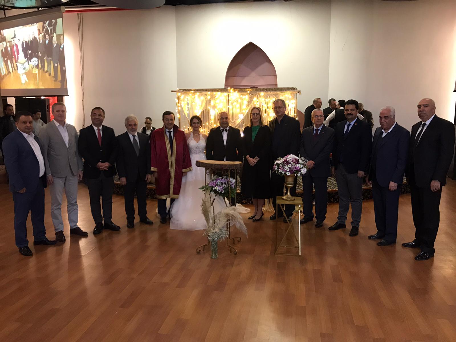 Özinan ve Dönmez ailelerinin mutlu günü