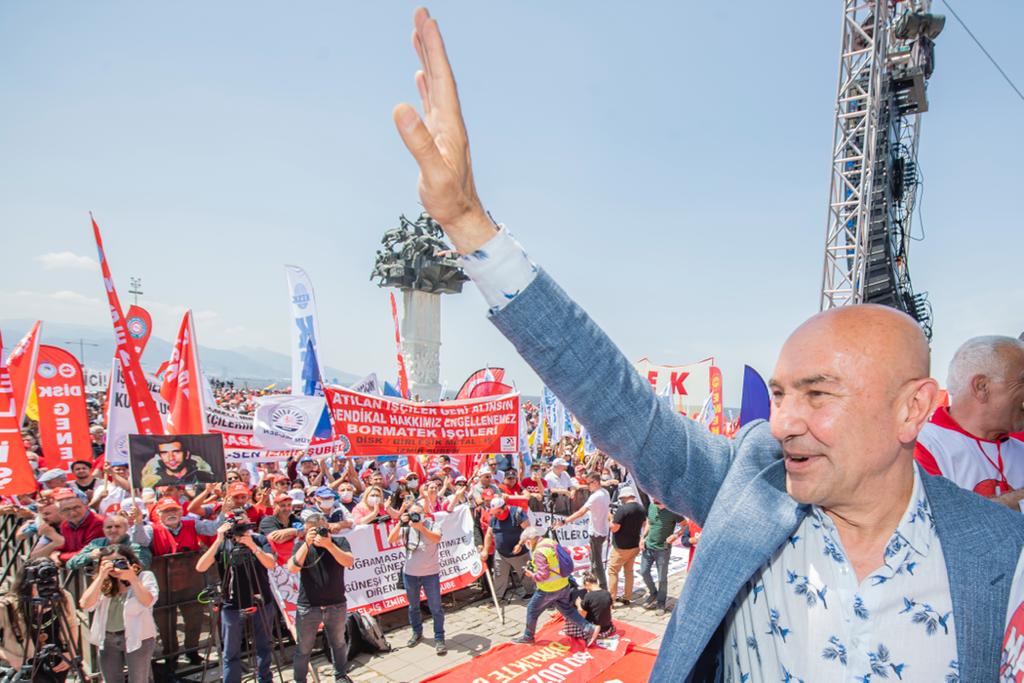 Başkan Soyer 1 Mayıs’ı emekçilerle meydanda kutladı