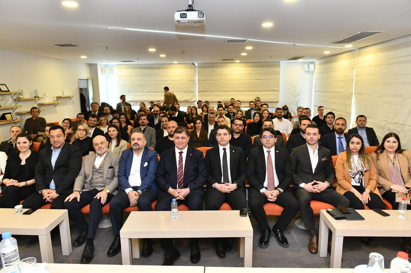 Başkan Tugay, genç iş insanlarına projelerini anlattı