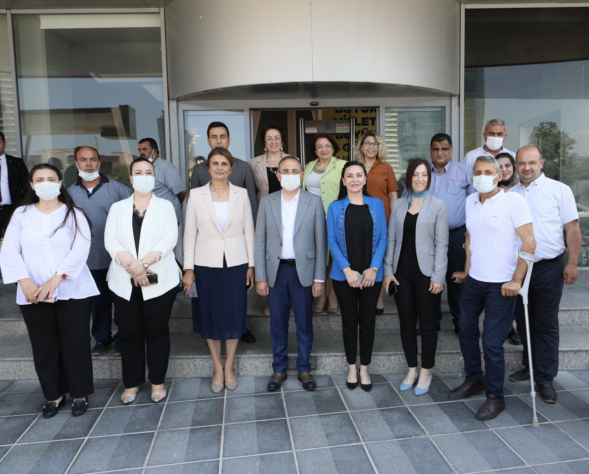 AK Parti İzmir’den, en özel ‘Babalar Günü’ kutlaması