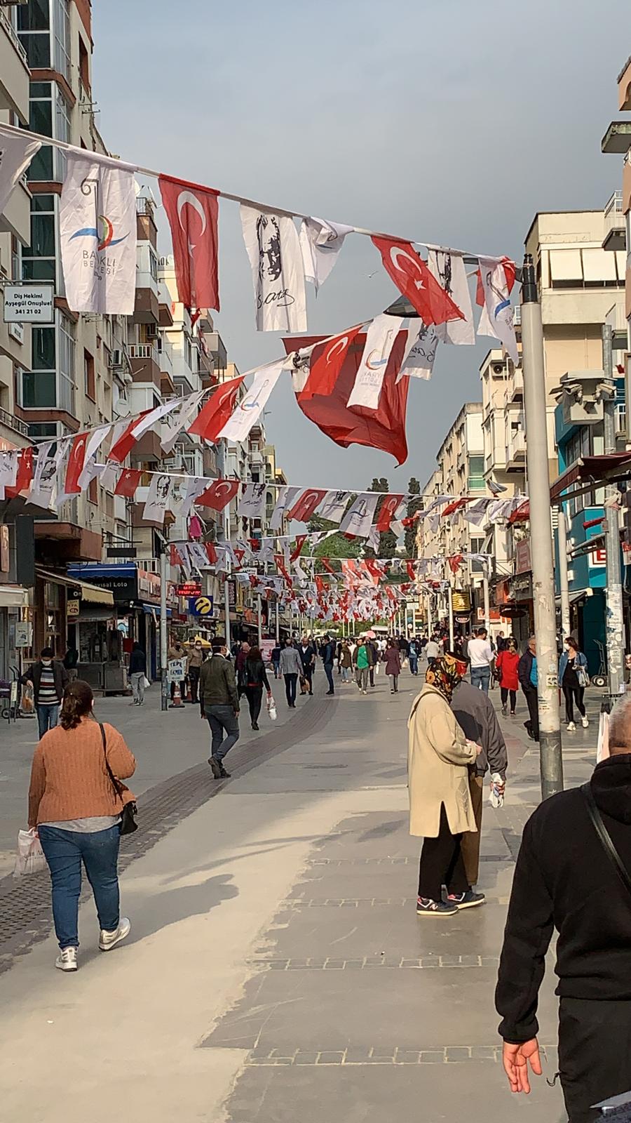 BAYRAKLI NEFES ALDI! KARŞIYAKA ESNAFI PERİŞAN!