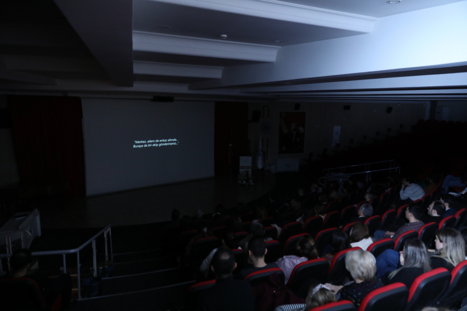 Deü’nün Deprem Belgeselinin İlk Gösterimi Desem’de Yapıldı