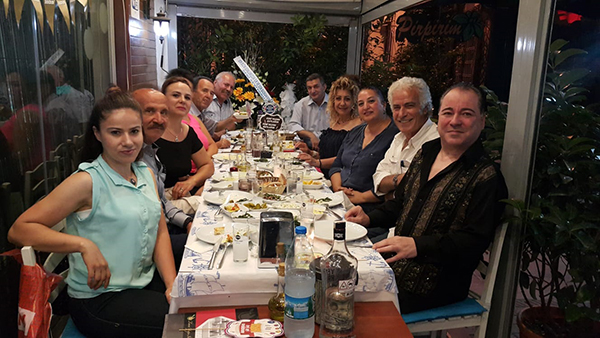 ÇEYREK ASIRLIK BAŞKANA COŞKULU YENİ YAŞ KUTLAMASI