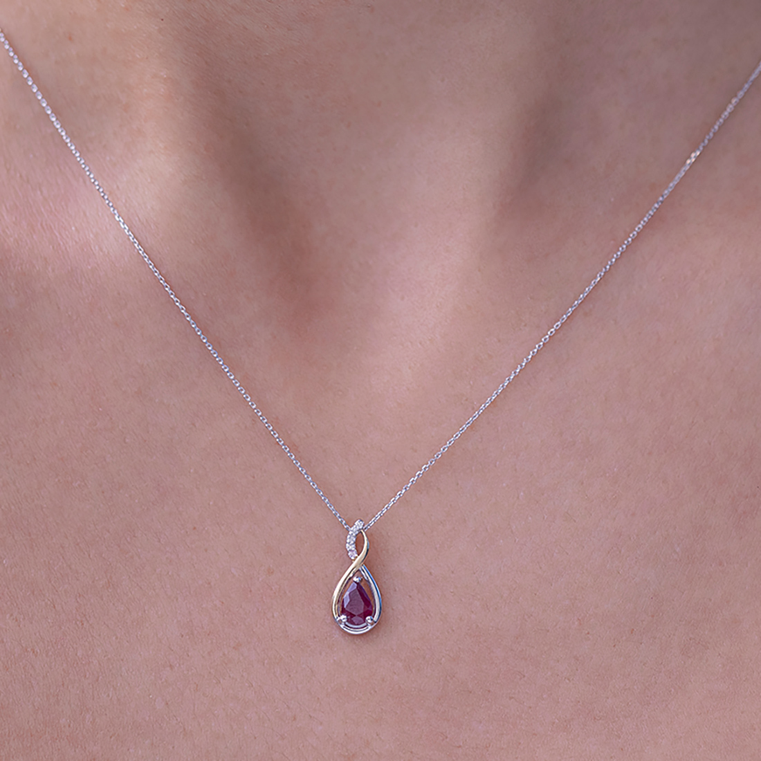 Düğünlerde Ne Takılır?