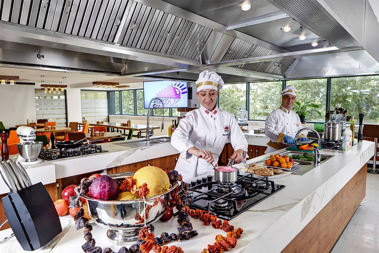 “BAŞARI DÜRÜSTLÜKTEN GEÇiYOR”