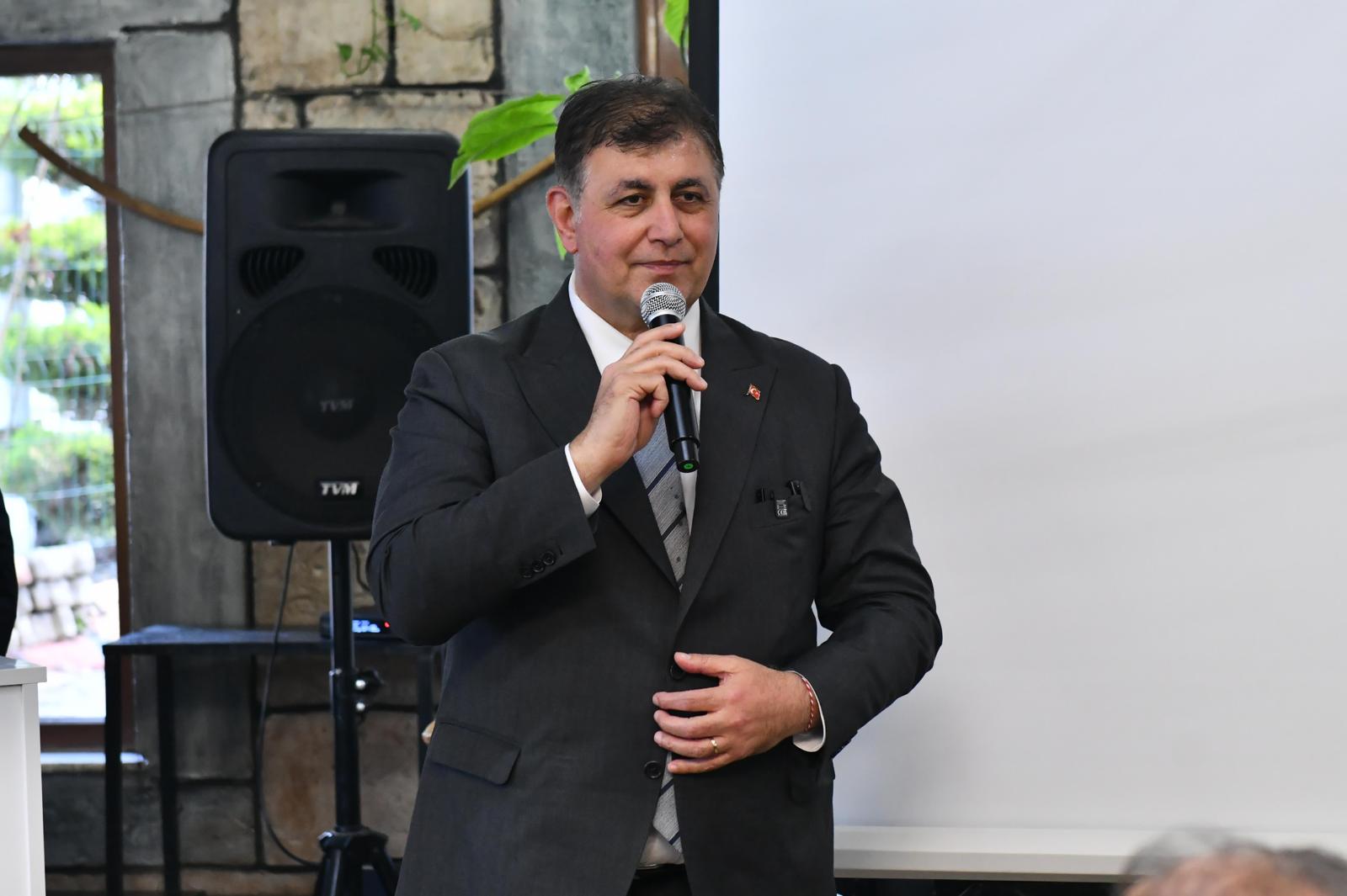 Başkan Tugay'dan Kemalpaşa'ya raylı sistem sözü