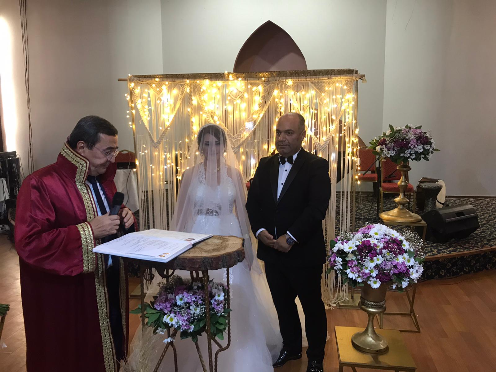 Özinan ve Dönmez ailelerinin mutlu günü