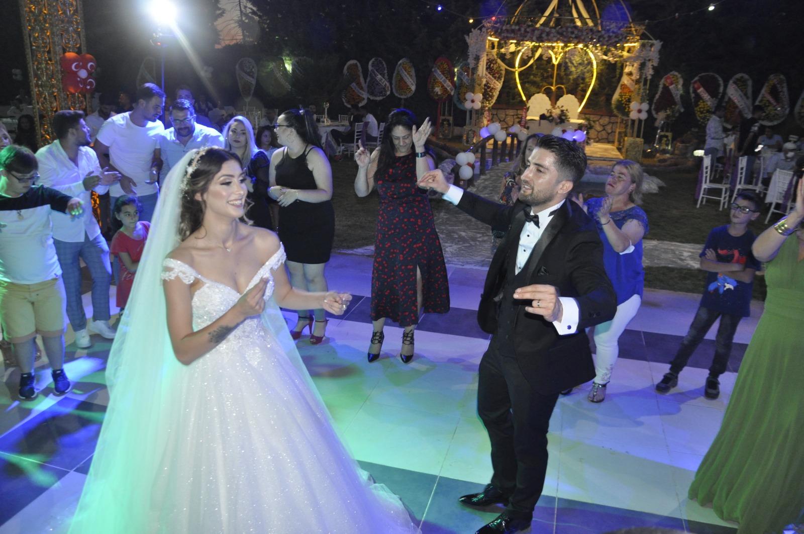 DÜNYAEVİNE GİRDİLER