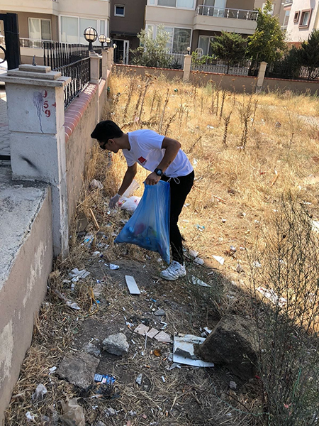 CHP Menderes Gençlik Kolları'ndan Temizlik Seferberliği