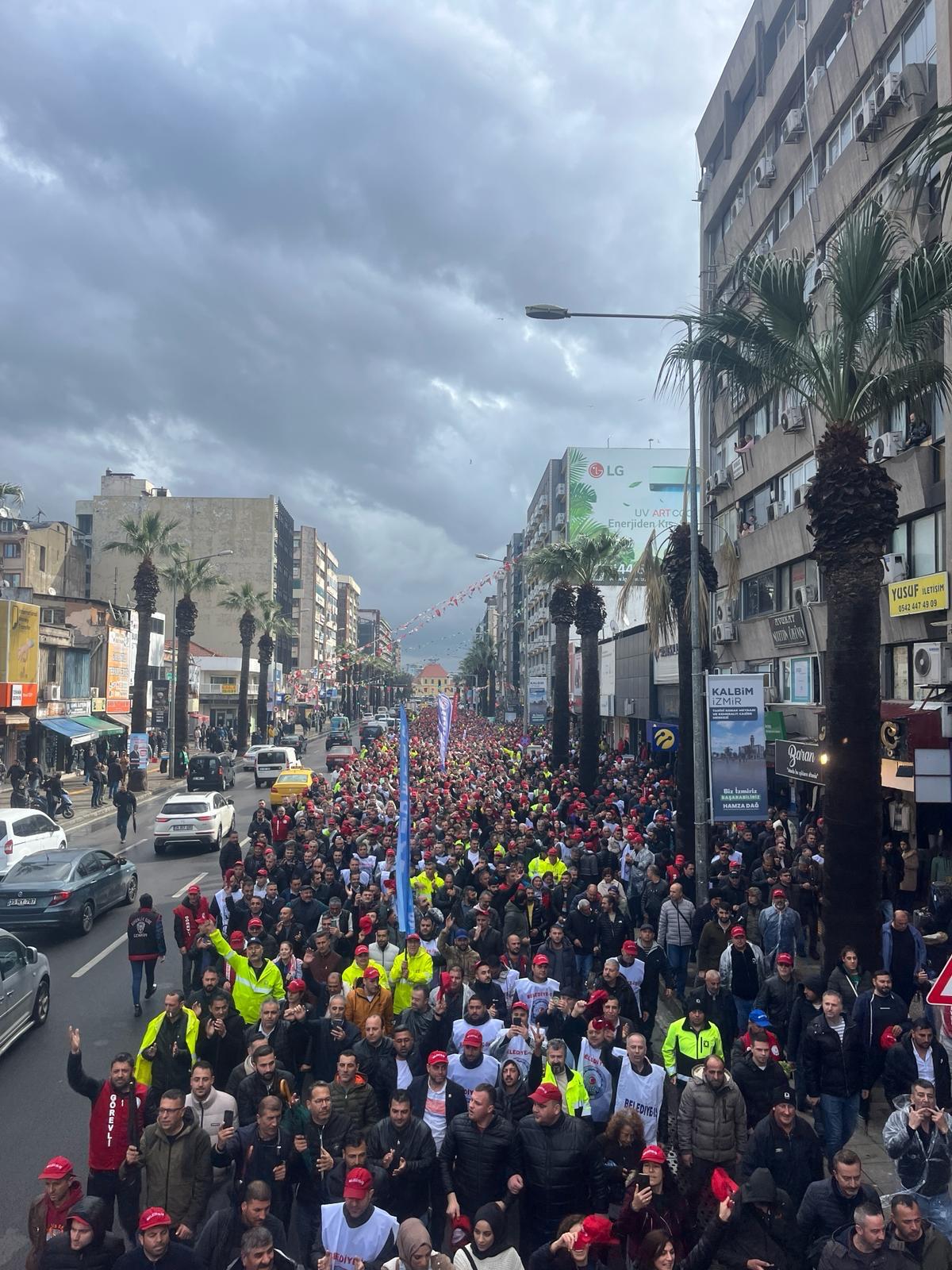 TİS krizi işçiyi sokağa indirdi