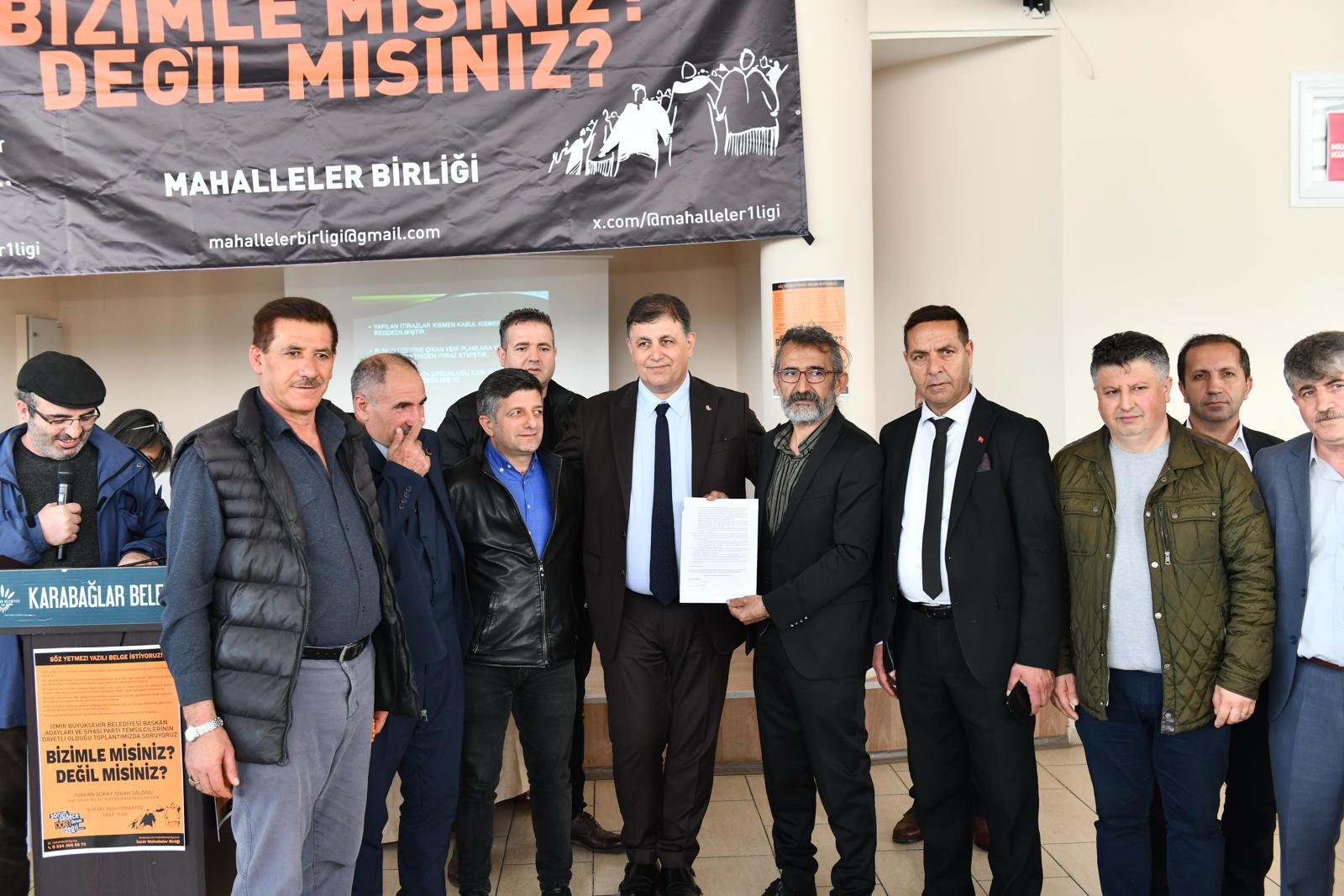 Başkan Tugay kentsel dönüşüm mağdurlarıyla buluştu