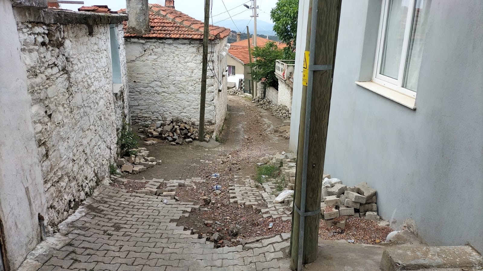 AK Partili Demir, ‘’Güzelbahçe’yi yaşanmaz hale getirdiler’’