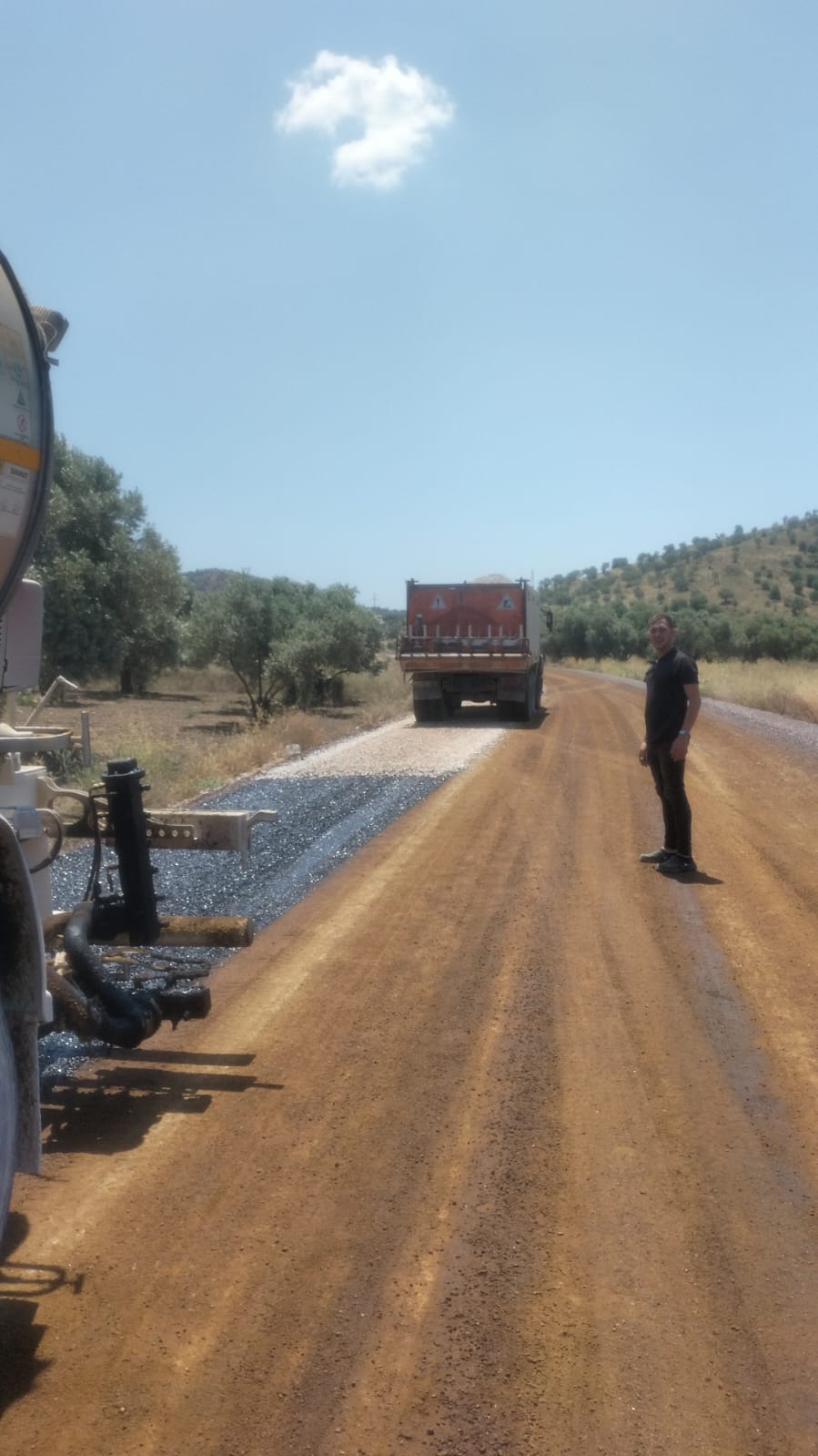 ŞİKAYETE SEBEP OLAN YOLDA ÇALIŞMALAR HIZLANDI
