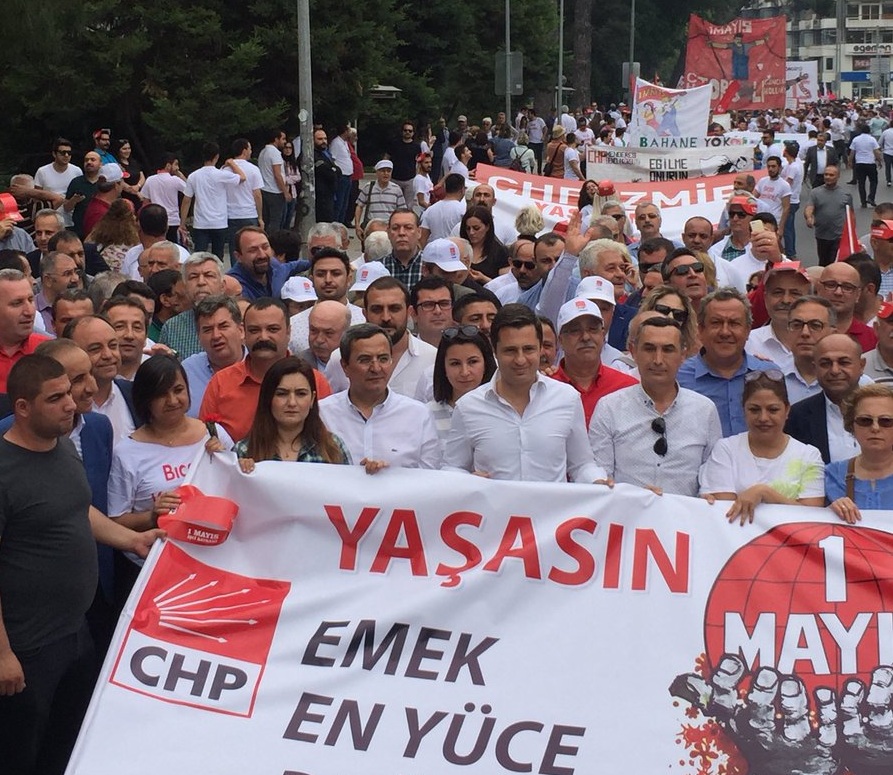 İzmir Gündoğdu'ya akıyor