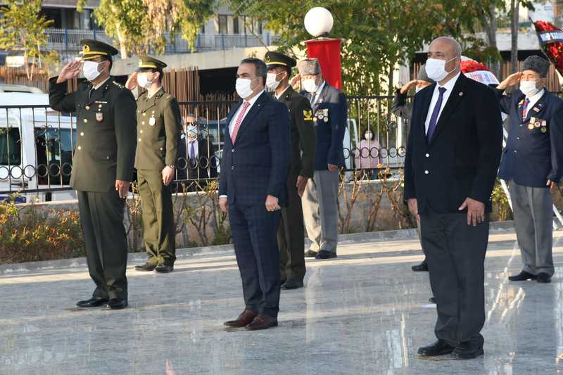Atatürk Karabağlar'da da özlemle anıldı