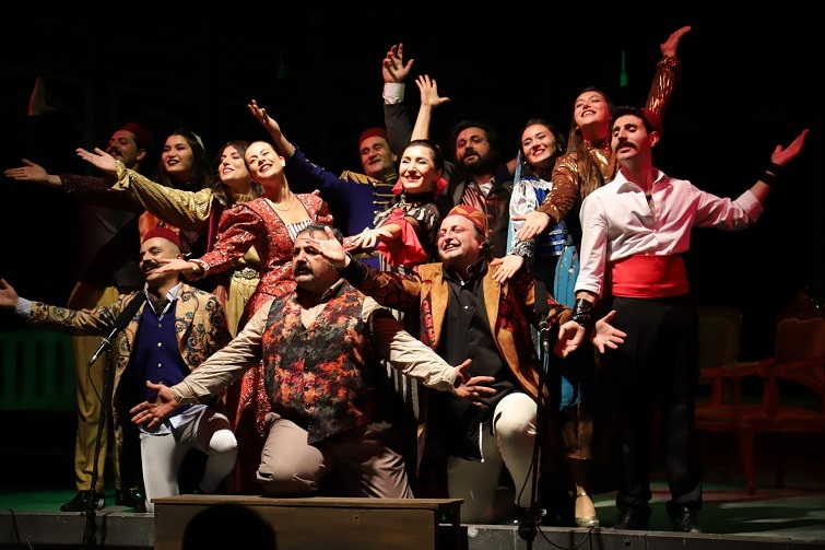 Görme engellilere sesli betimlemeli tiyatro