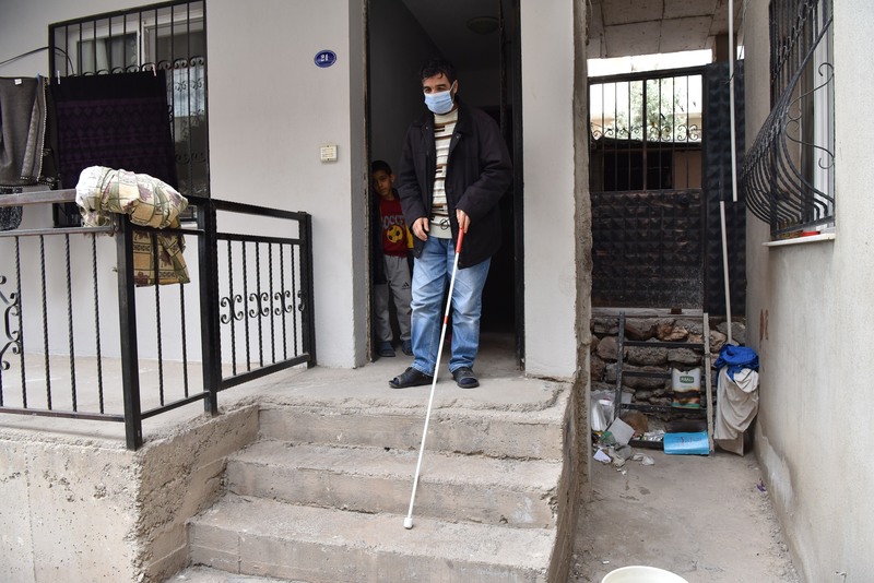 Görme engelli bireylere beyaz baston