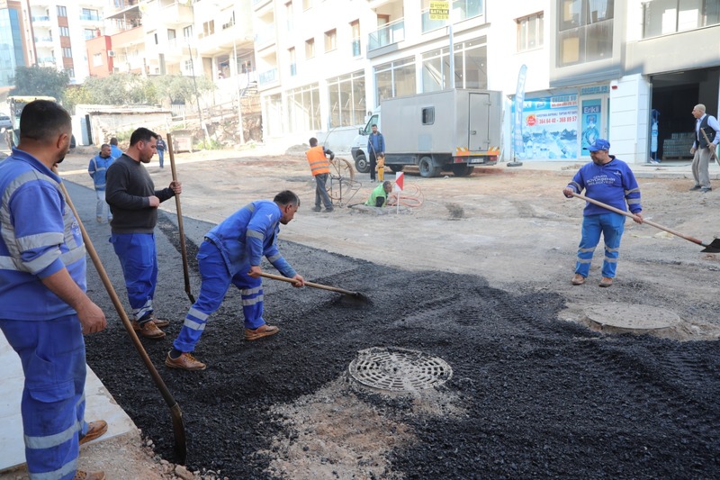 Bayraklı'ya 1 yılda 90 bin ton asfalt, 35 bin metrekare kilit parke