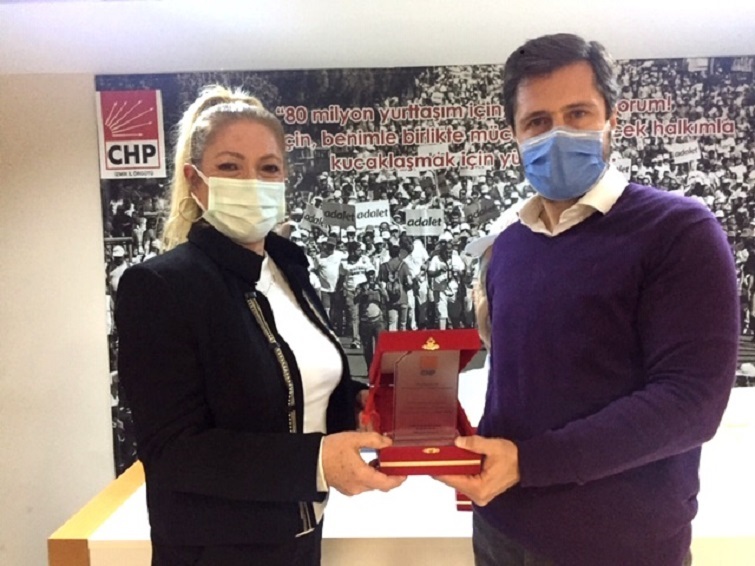 CHP İzmir Parti Okulu'nda bayrak değişimi