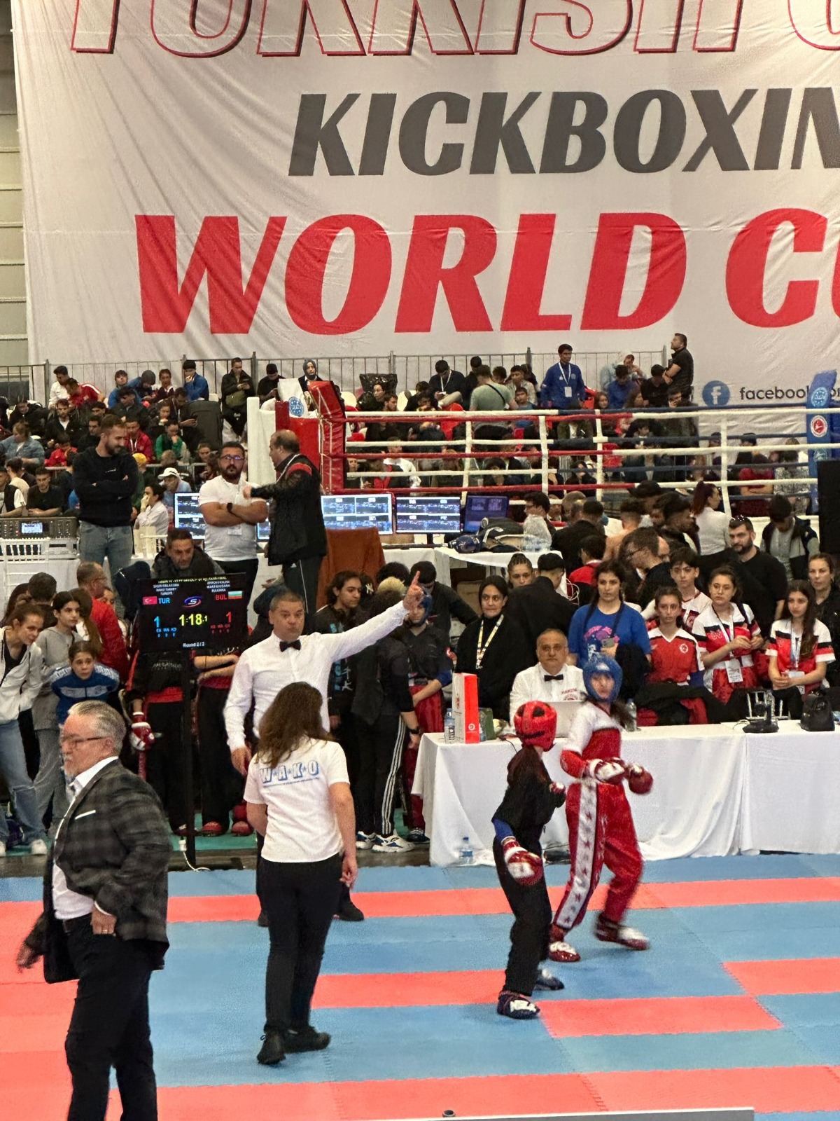 İZMİRLİ MİLLİ -ANTRENÖR MİLLİ HAKEM AHMET BEREKET DÜNYA KICK BOKS KUPASINDA HAKEM OLARAK GÖREV ALDI…