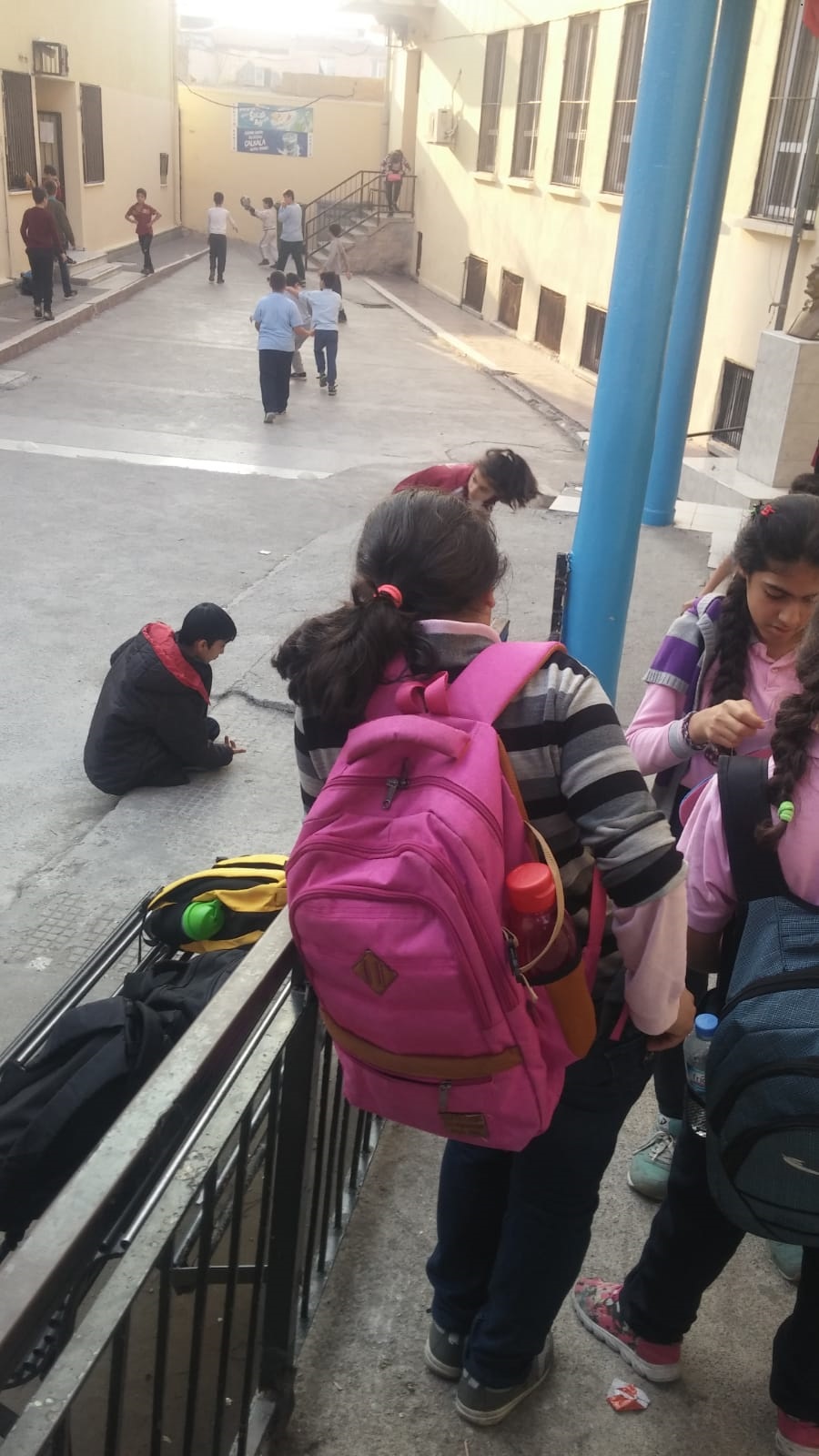 500 Öğrenciye 100 Metrelik Okul Bahçesi!