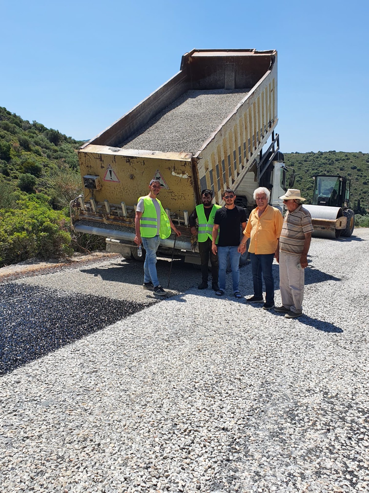 ŞİKAYETE SEBEP OLAN YOLDA ÇALIŞMALAR HIZLANDI