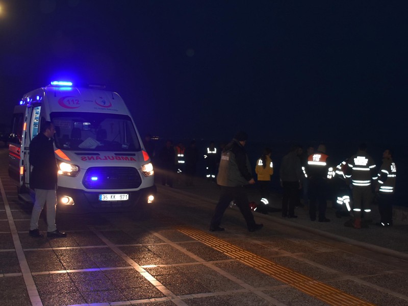 İzmir'de denizde genç erkek cesedi bulundu