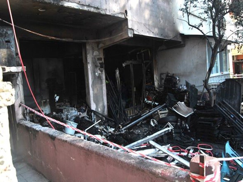 Depoda çıkan yangın evlere sıçradı