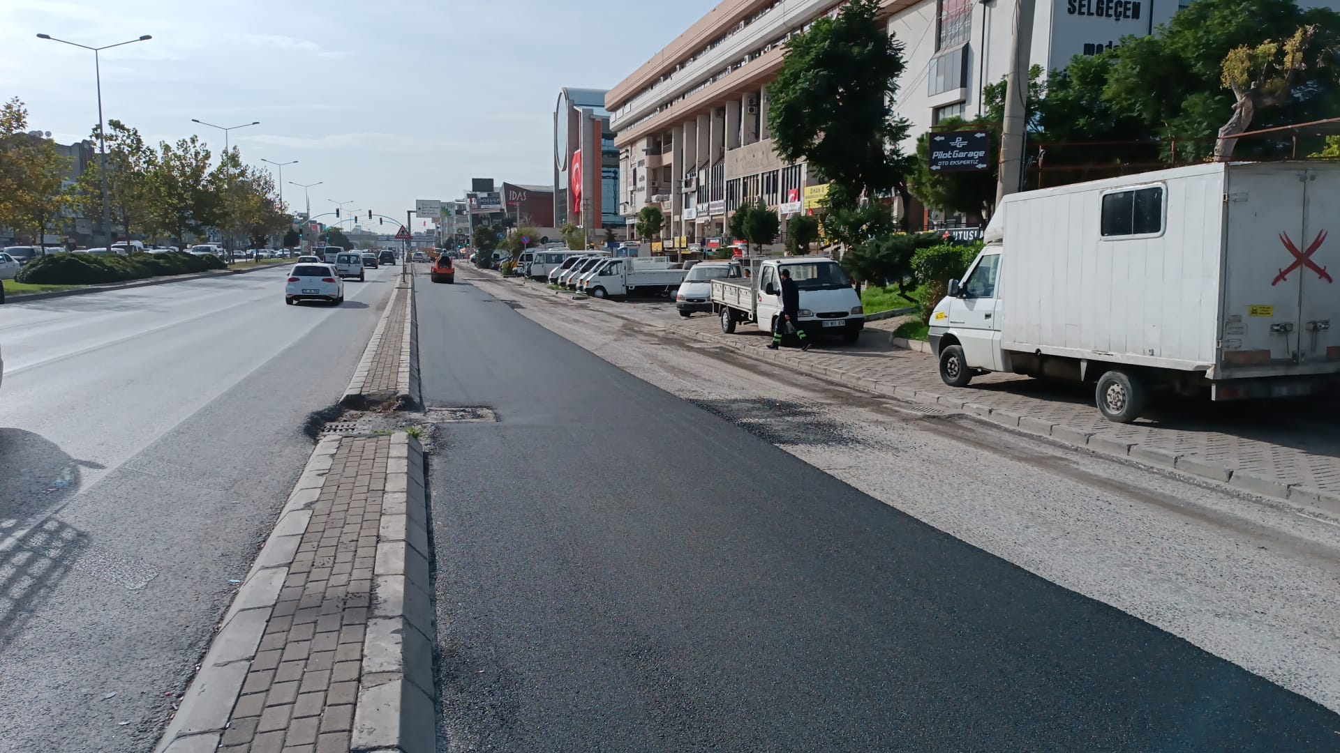 KARABAĞLAR'DA ASFALT ÇALIŞMALARI DEVAM EDİYOR