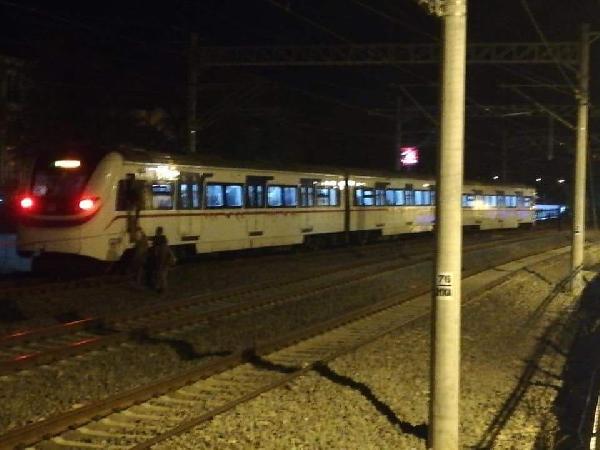 İZBAN'da panik! Yolcular tahliye edildi