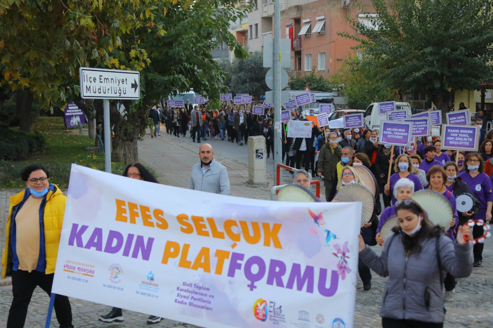 Efes Selçuk şiddete karşı: "Eşim değil eşitimsin"