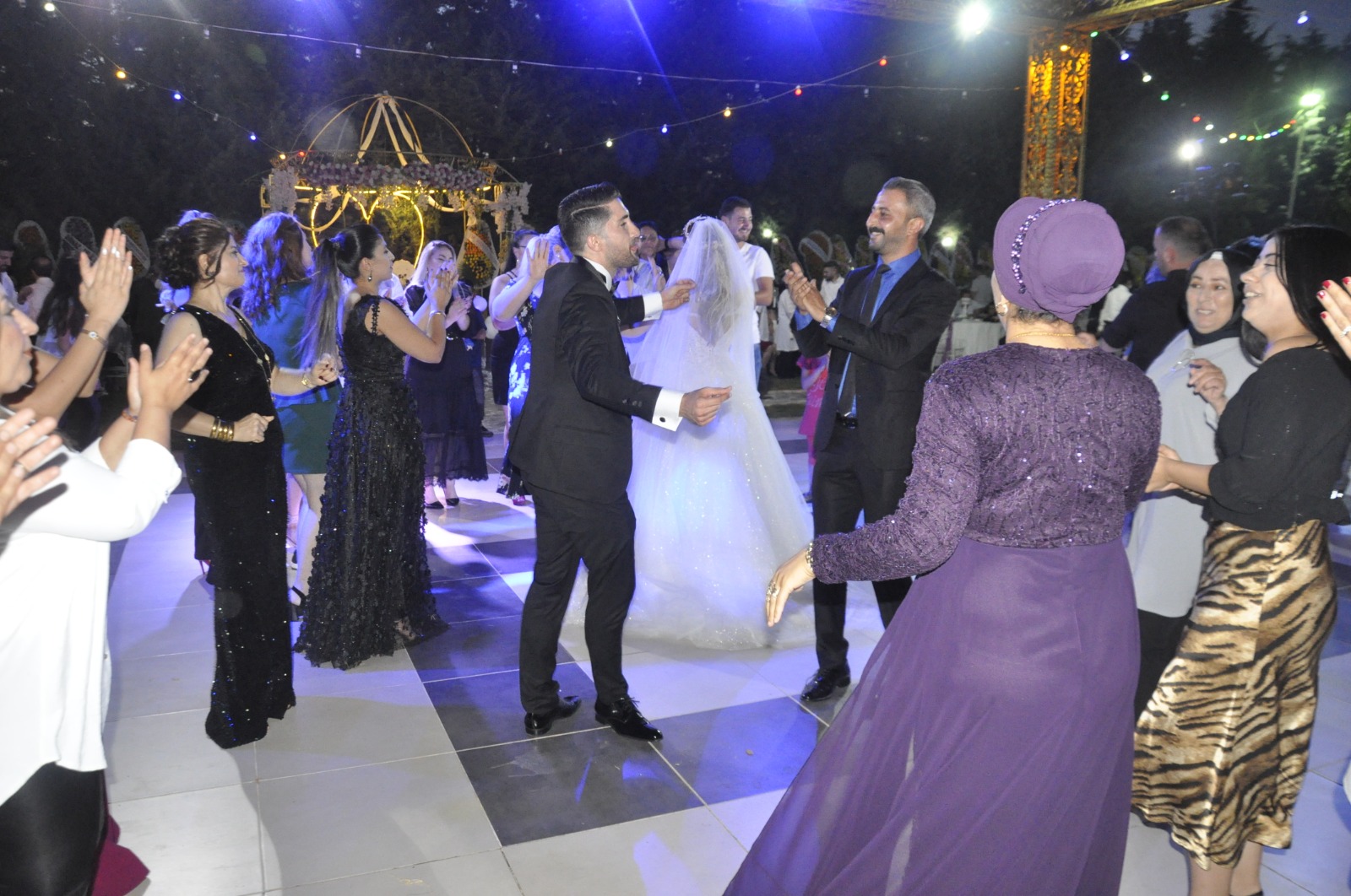 DÜNYAEVİNE GİRDİLER