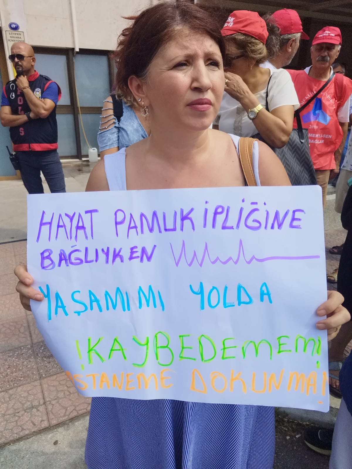 Karabağlar Kent Konseyi üyeleri ve STK Temsilcileri Bozyaka Hastanesi için eylem: HASTANE KAPATILMASIN