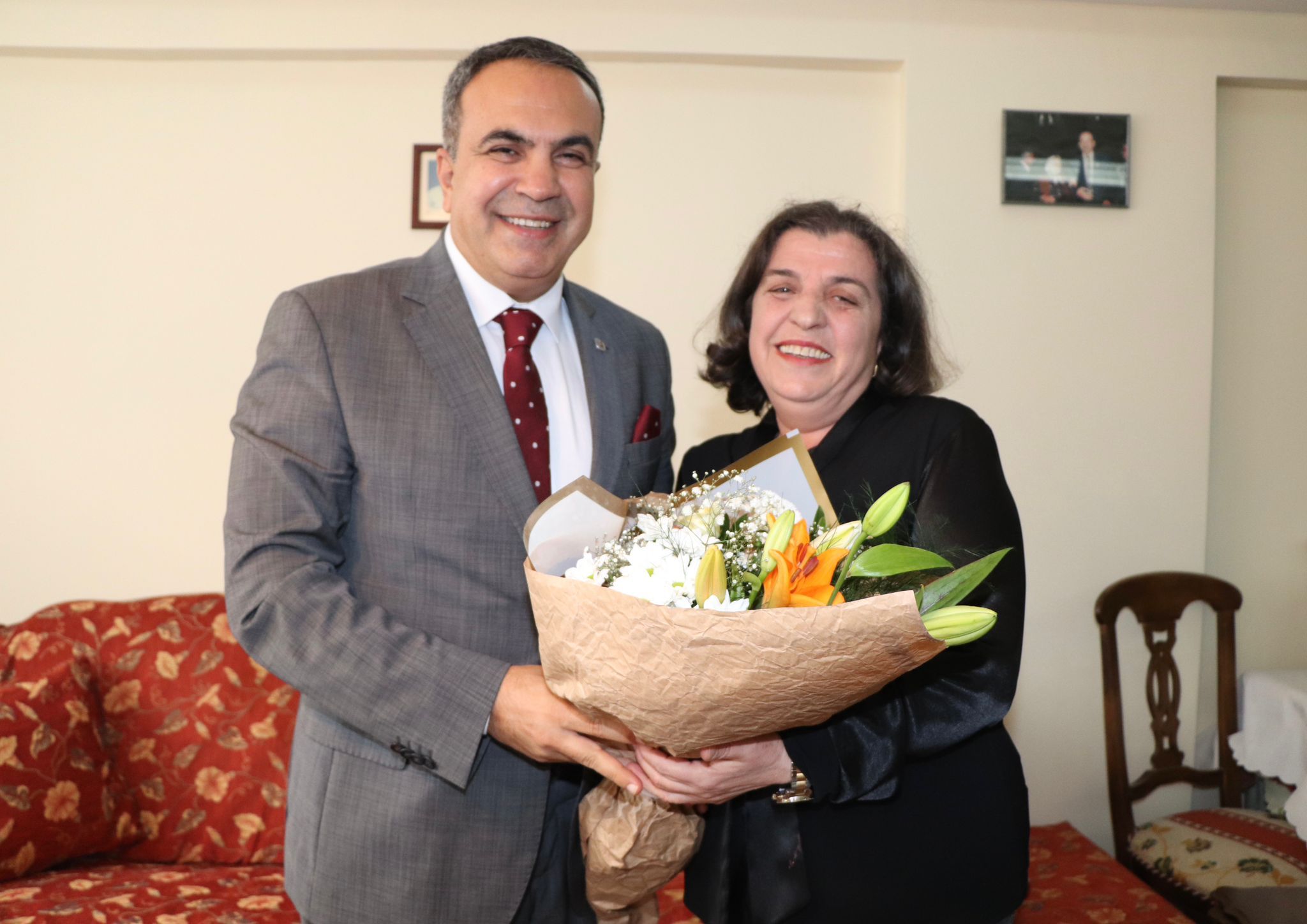 Karabağlar Kaymakamı Öneği, Beraberindeki Heyetle Öğretmenler Gününü Kutladı