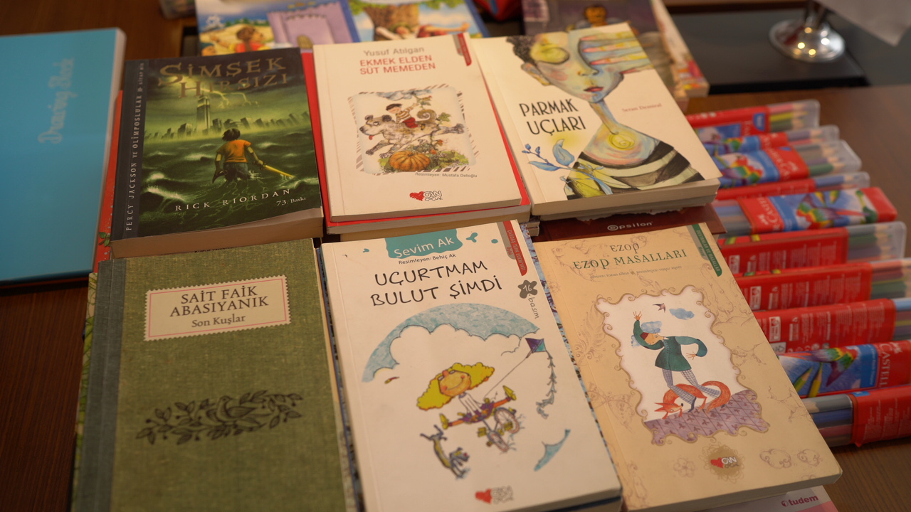 Kitap AK Parti İzmir’den, resimler çocuklardan