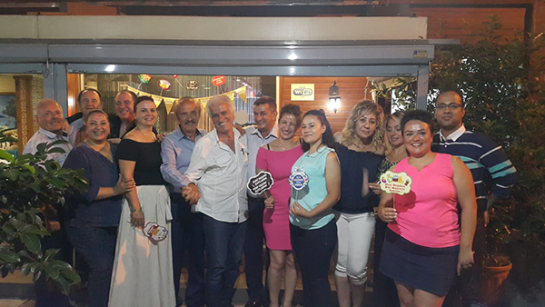 ÇEYREK ASIRLIK BAŞKANA COŞKULU YENİ YAŞ KUTLAMASI