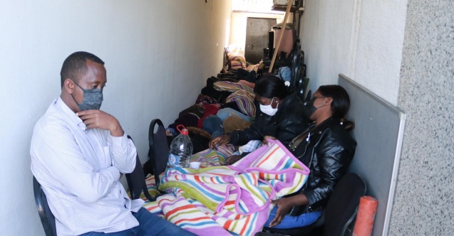 Foça'da 29 göçmen kurtarıldı