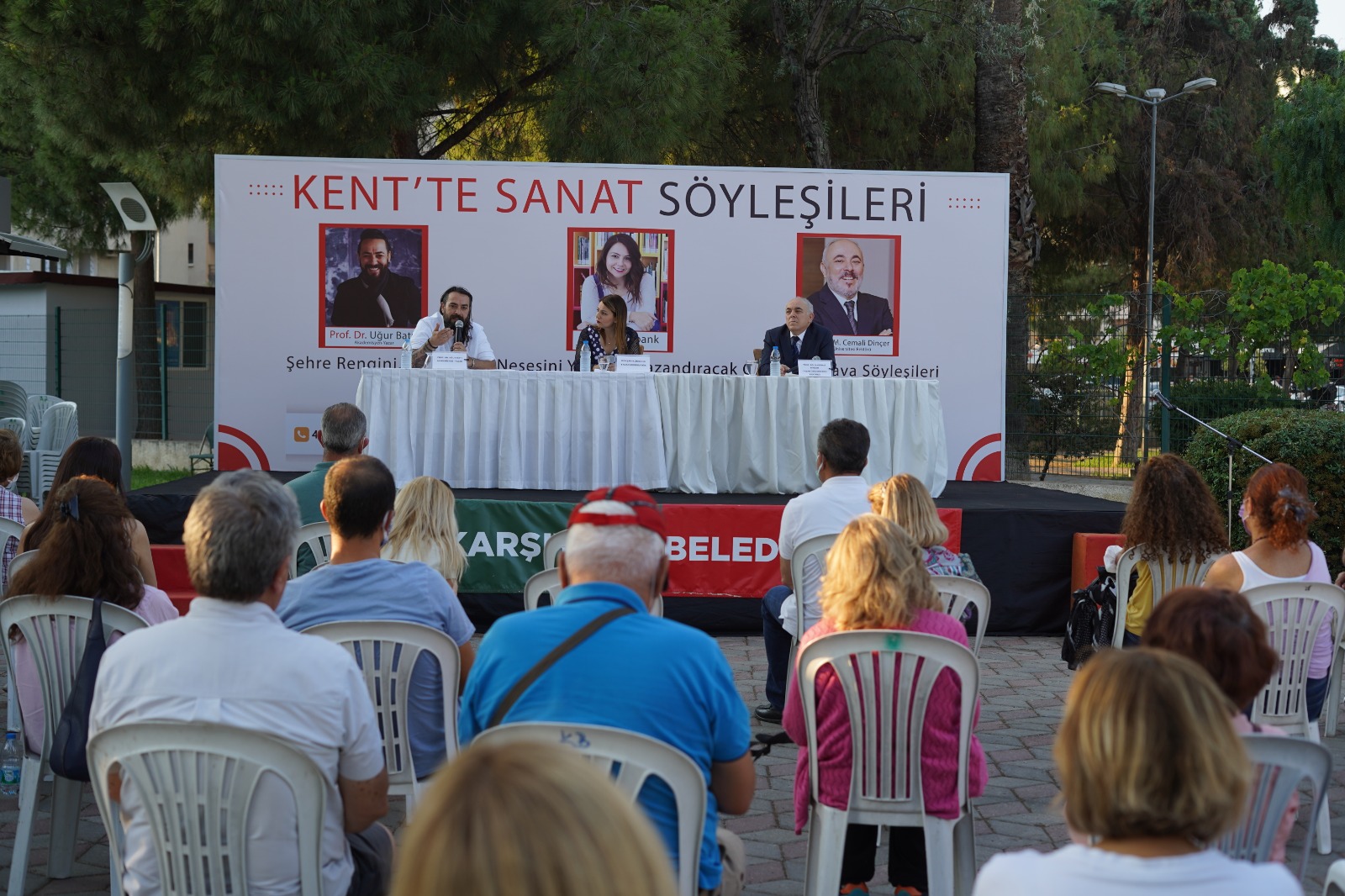 Kent’te Sanat Söyleşileri’nde mikrofon akademisyenlerde