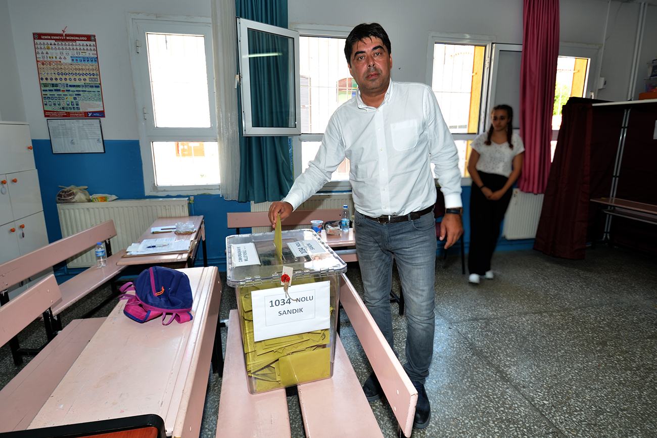İzmir’in siyasileri sandık başında: Kim, ne mesaj verdi?