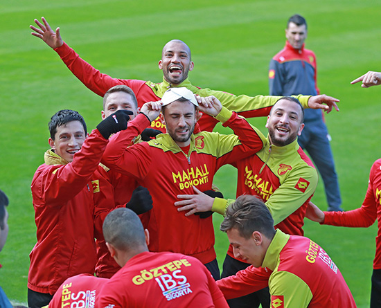 Göztepe, hazırlıklarını sürdürüyor