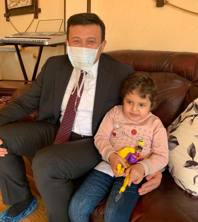 AK Partili Dağ'dan Öykü Arin’e ziyaret! Beraber oyun oynadılar